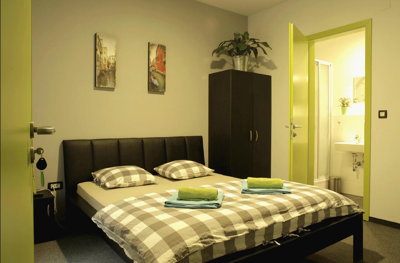Hostel Chic Zagabria Esterno foto