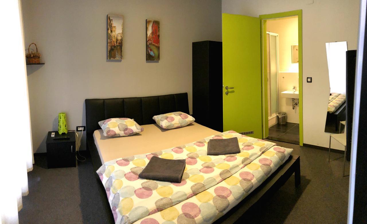 Hostel Chic Zagabria Esterno foto